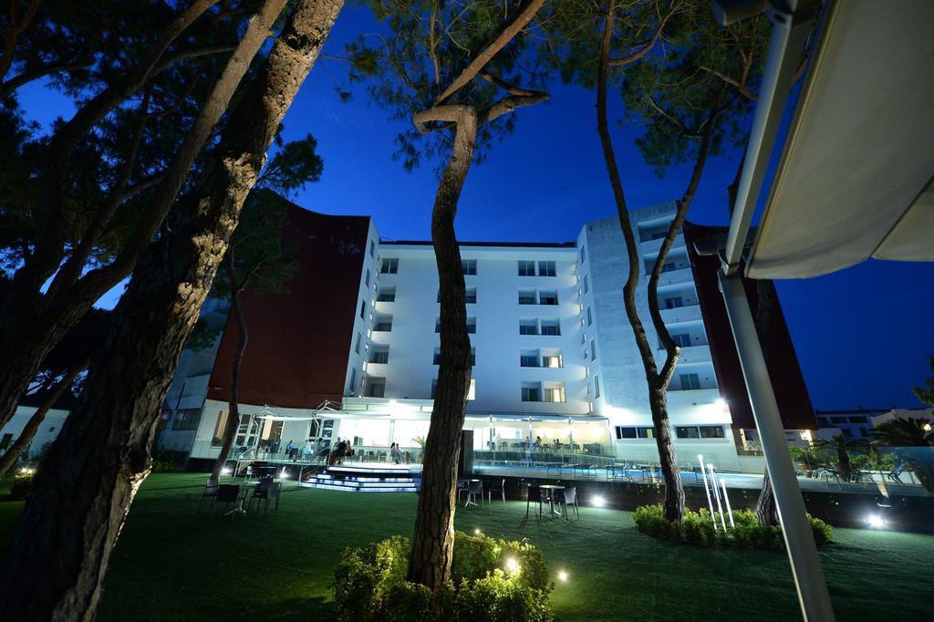 Giulivo Hotel & Village Бая Домиция Екстериор снимка